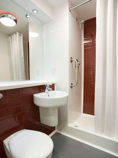 Bathroom 3, Travelodge Gloucester, Gloucestershire