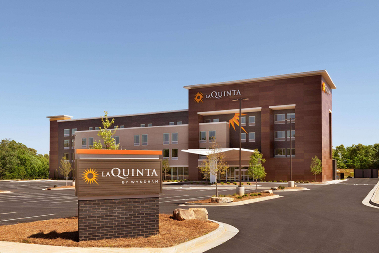 Exterior & Views 2, La Quinta Inn Suites By Wyndham Braselton, Jackson