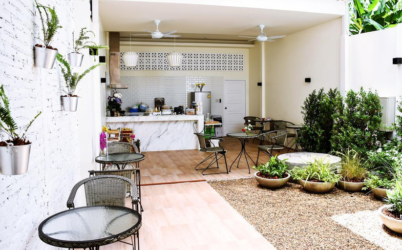 Public Area 5, Shunli Hostel, Phuket Island