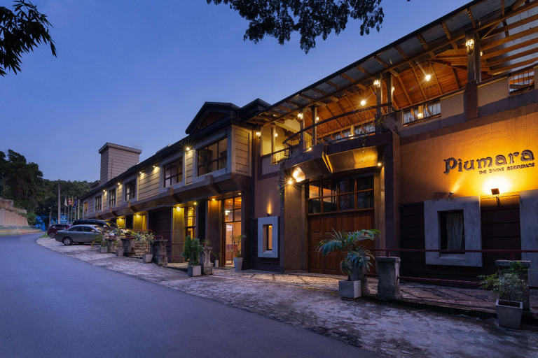 Exterior & Views