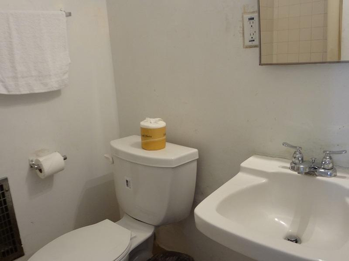 Bathroom 4, Holiday Lodge, Los Angeles