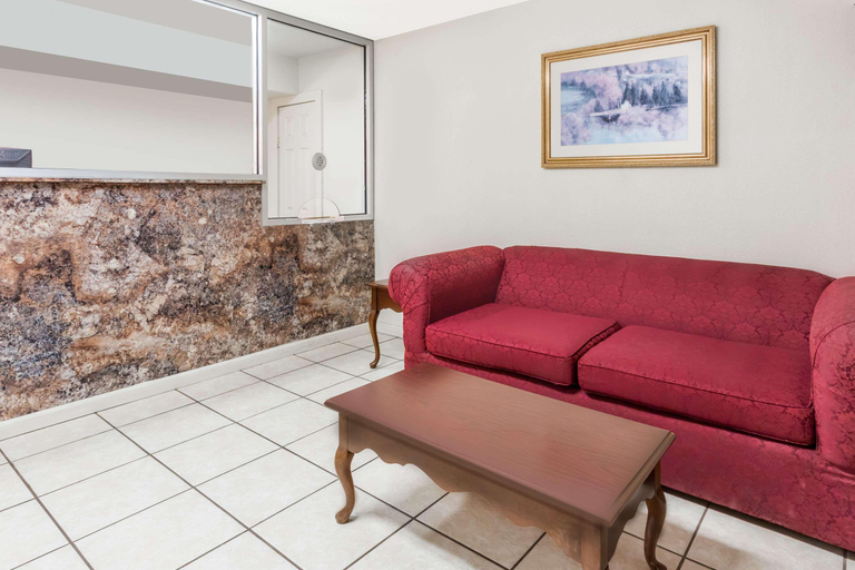 Public Area 2, Knights Inn - Fredericksburg, Spotsylvania