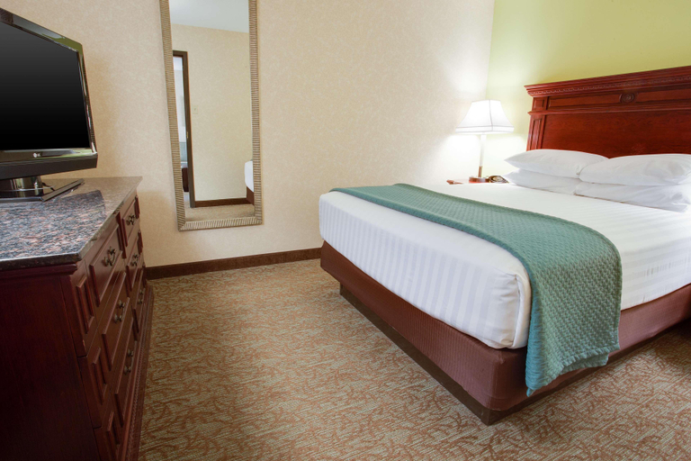 Bedroom 3, Drury Inn & Suites Convention Center, Saint Louis