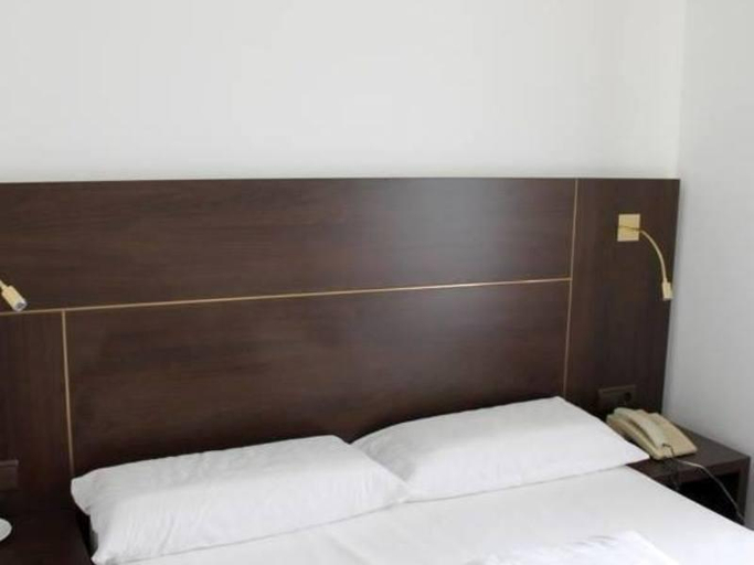 Bedroom 3, Hotel Montree, München