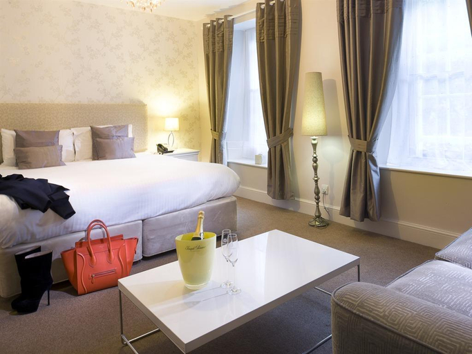 Bedroom 2, The White Hart Hotel, Cornwall
