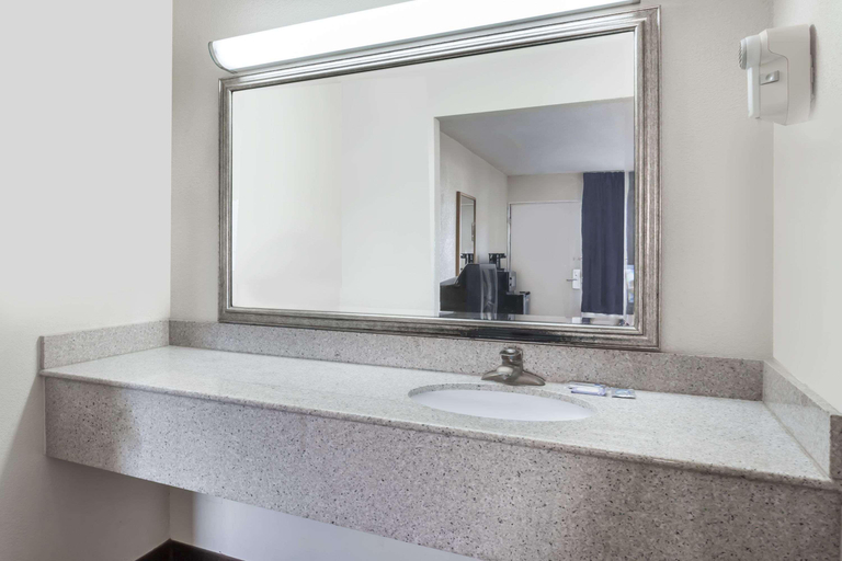 Bathroom 4, Knights Inn - Fredericksburg, Spotsylvania