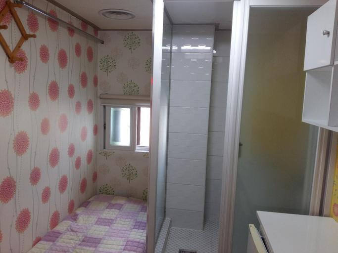 Bathroom, Merdiang Livingtel Single Room, Jung