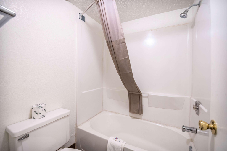 Bathroom 4, America's Best Value Inn & Suites Columbus, Franklin