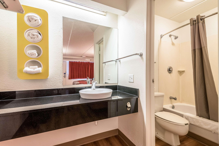 Bathroom 5, Motel 6 Birmingham, AL, Jefferson