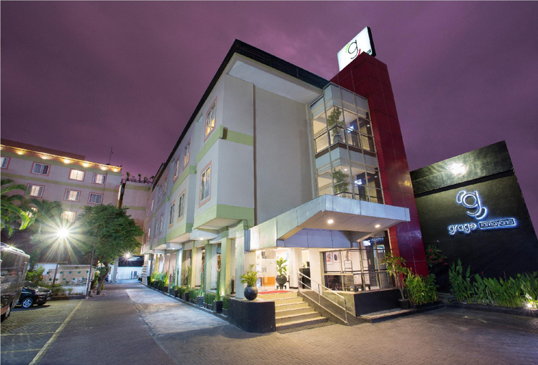 Exterior & Views