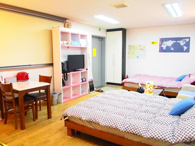 Bedroom 2, Central Apartment, Yongsan
