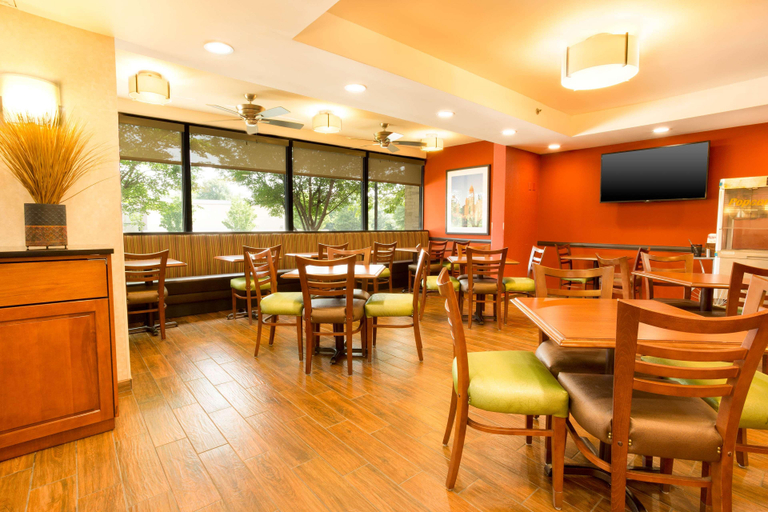 Food & Drinks 5, Drury Inn Suites Charlotte University Place, Mecklenburg