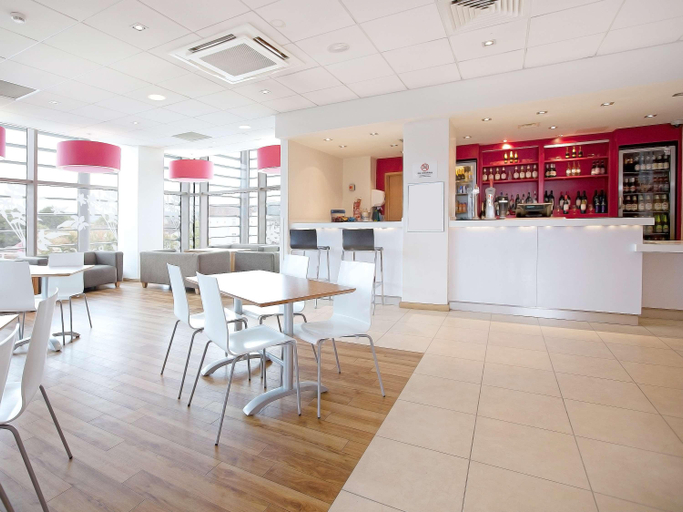 Food & Drinks 5, Travelodge Gloucester, Gloucestershire