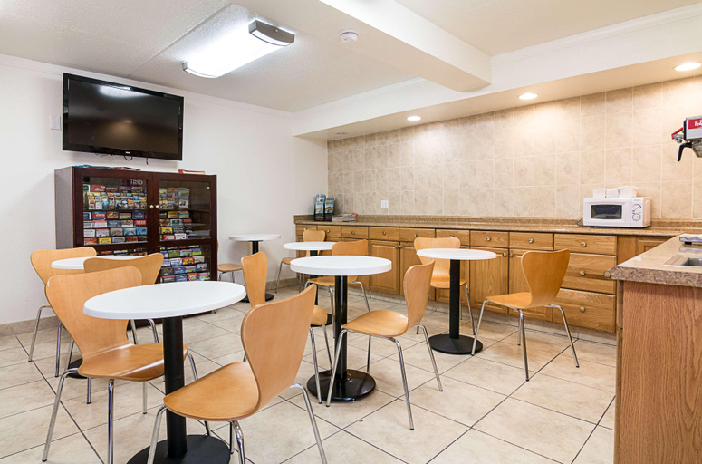 Public Area 3, Motel 6 Tampa, FL - Fairgrounds, Hillsborough