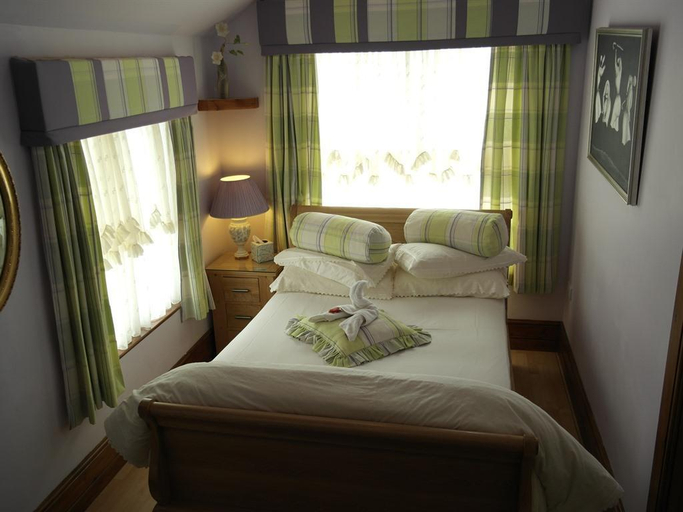 Bedroom 3, Little Red Rooster Rest and Spa, Pembrokeshire
