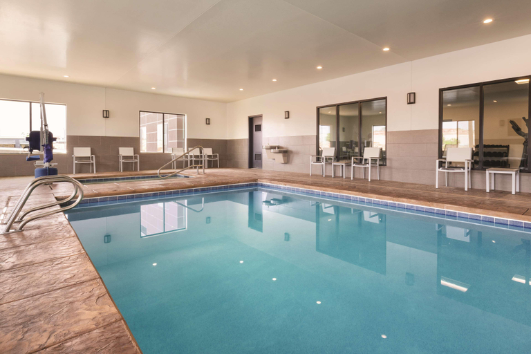 Sport & Beauty 5, Country Inn & Suites By Radisson, Page, Az, Coconino