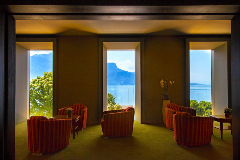 Exterior & Views 27