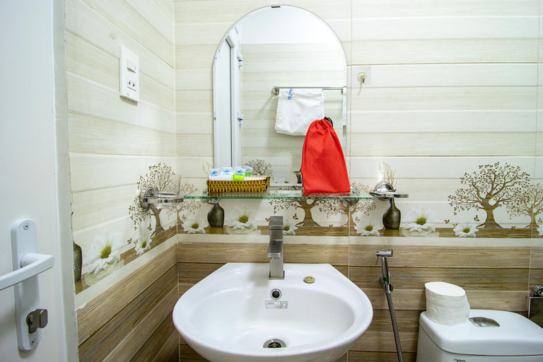 Bathroom 4, Le Tuan Minh Hotel, Đà Lạt