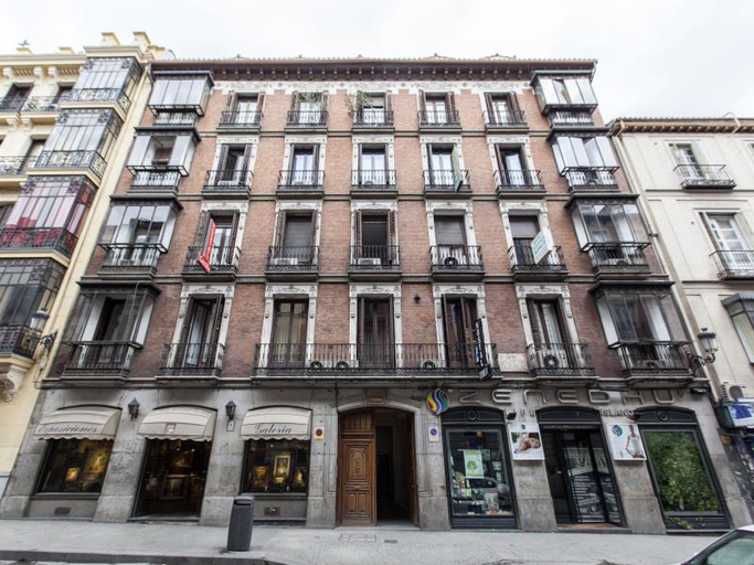 Exterior & Views, Hostal Castilla I, Madrid