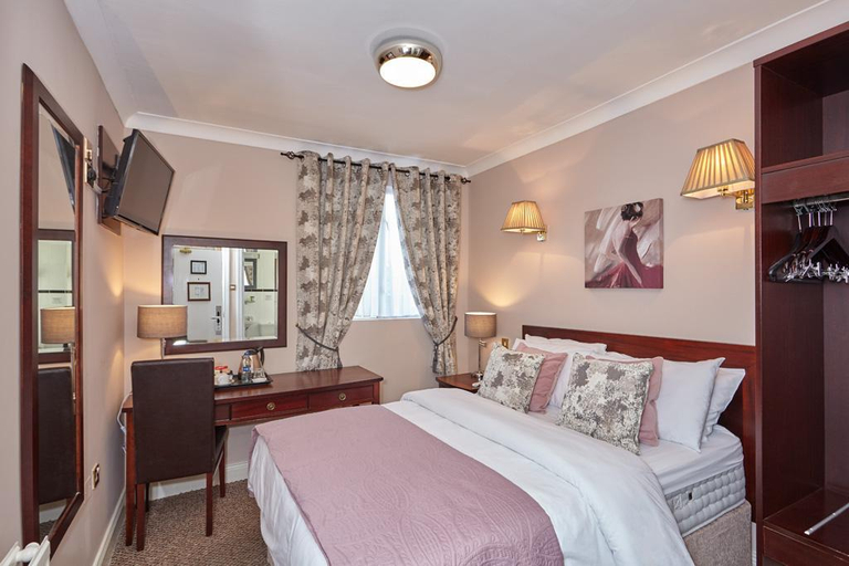 Bedroom 3, Uppercross House, Dublin