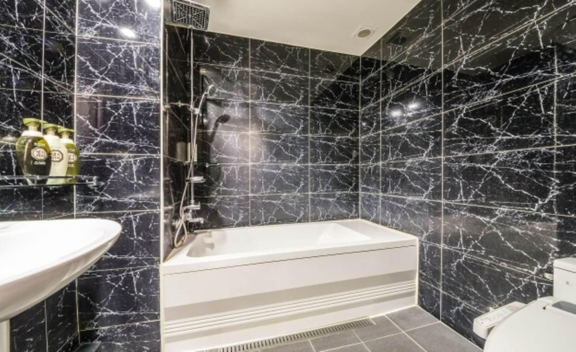 Bathroom 5, Rampart Hotel, Geum-cheon