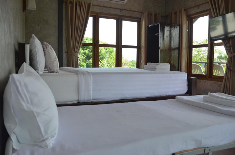 Bedroom, Nok Chan Mee Na, Chom Thong