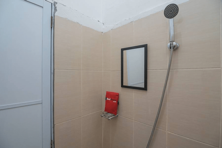 RedDoorz near Hang Nadim Batam Airport, Batam