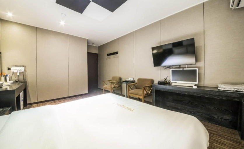 Bedroom 3, Rampart Hotel, Geum-cheon