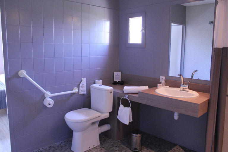 Bathroom 4, Bel Hotel, Loire-Atlantique