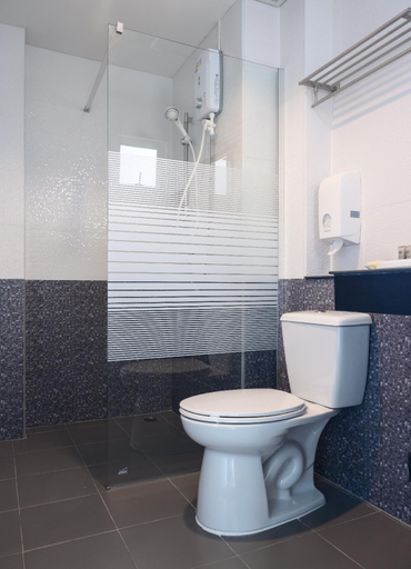 Bathroom 5, Donmueang Place Hotel, Don Muang