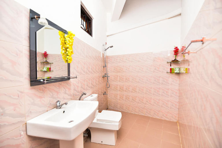 Bathroom, Peacock Hotel, Habaraduwa