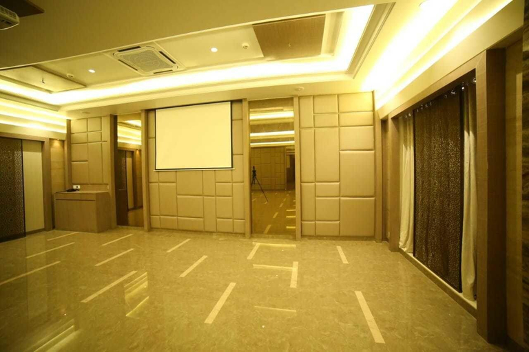 Public Area 3, Hotel Grand Parivaar, Nashik