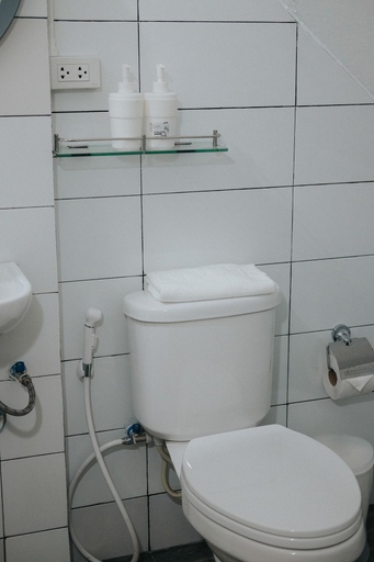 Bathroom 4, The Seaport Hotel, Sattahip