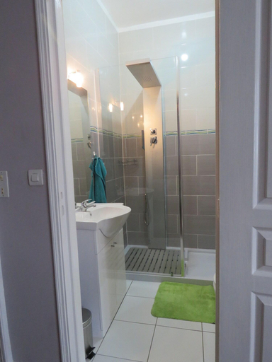 Bathroom 4, La Datiniere, Manche
