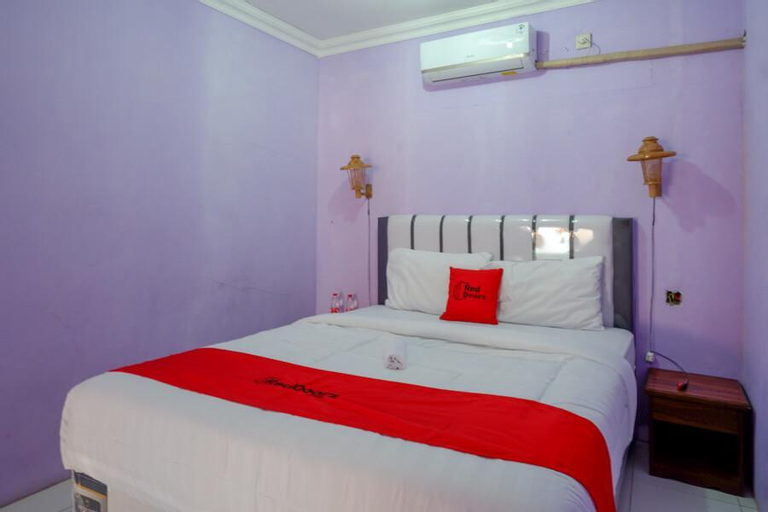 Bedroom, Formerly RedDoorz near Goa Jatijajar 2, Kebumen