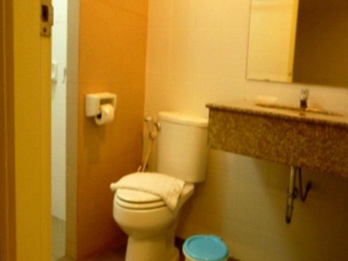 Bathroom 4, Sunshine Hostel Hua Hin, Hua Hin