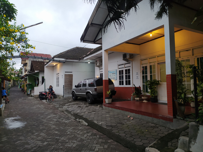 Exterior & Views 2, Banana Homestay Prawirodirjan, Yogyakarta