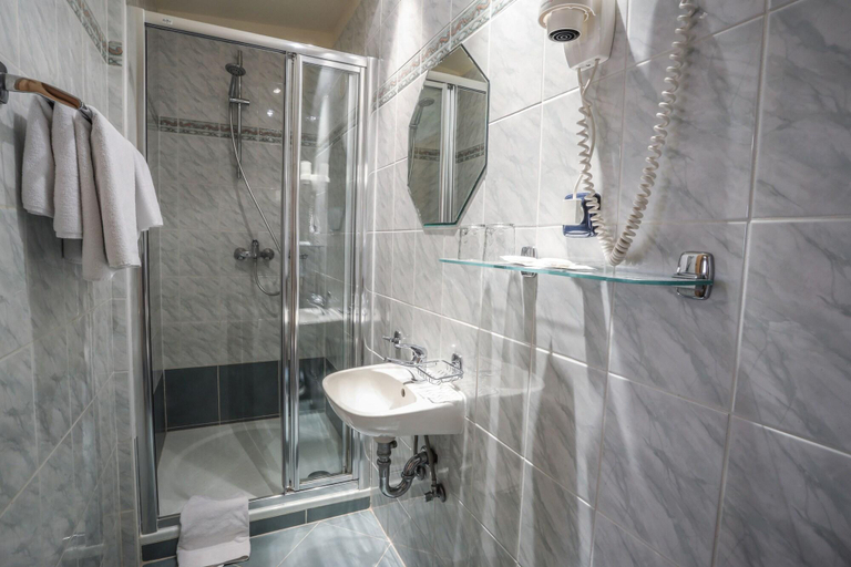 Bathroom 4, Hotel Kavalerie, Karlovy Vary
