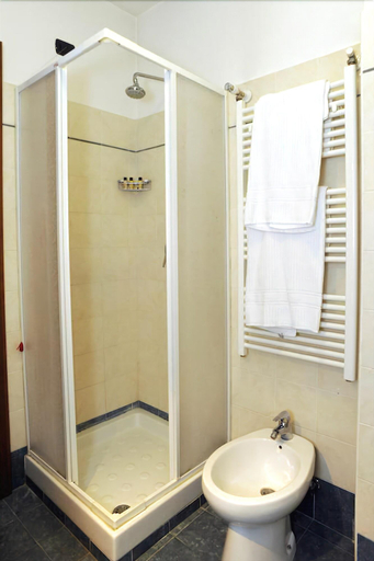 Bathroom 5, Hotel La Quercia, Roma