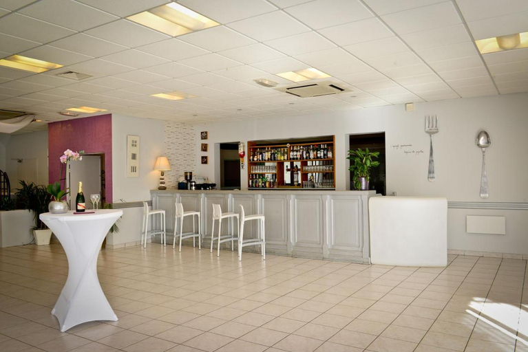 Public Area 2, Logis Hotel L'Amandier, Pyrénées-Atlantiques