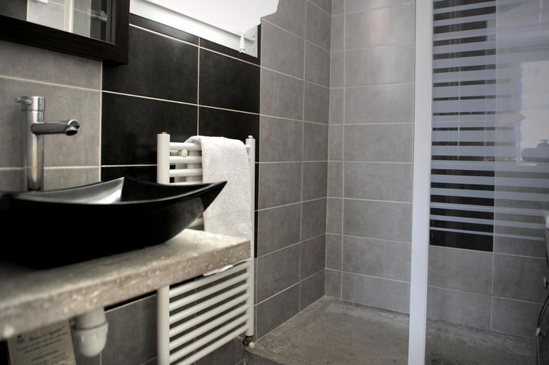 Bathroom 4, Logis Hotel L'Ayguelade, Pyrénées-Atlantiques