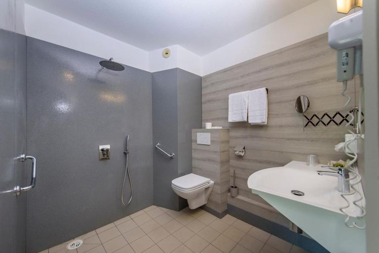 Bathroom 3, Logis Hotel le Chatard, Rhône