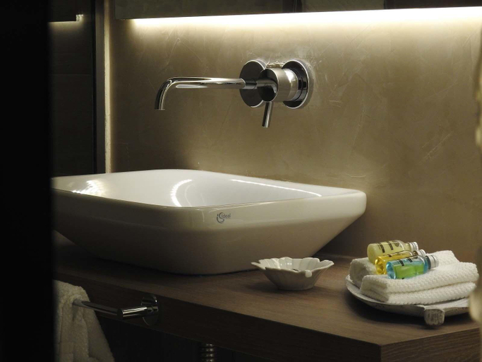 Bathroom 4, Nikos Ikies, South Aegean