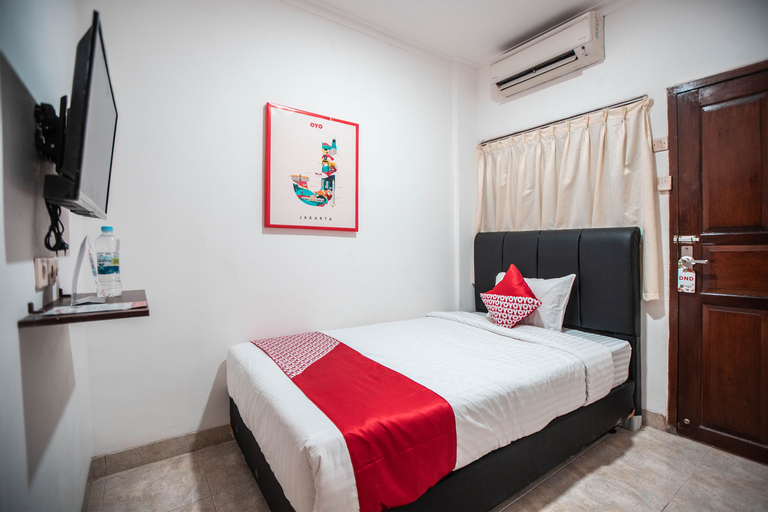OYO 868 Wisma Berkat Near Patria Hospital IKKT, West Jakarta