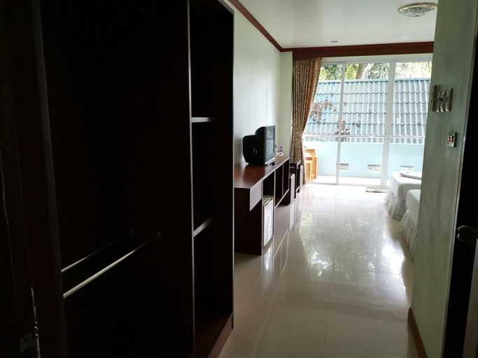 Public Area 4, Mam Kaibae, Koh Chang