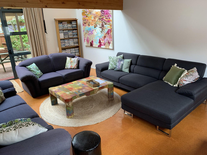 Public Area 2, Peppertree Lodge - Hostel, Far North