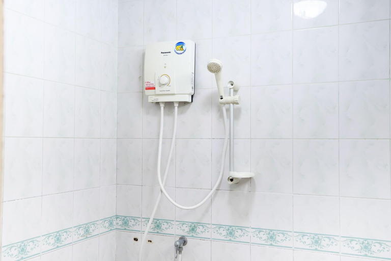 Bathroom 4, Mont Talay Hotel, Muang Prachuap Khiri Khan