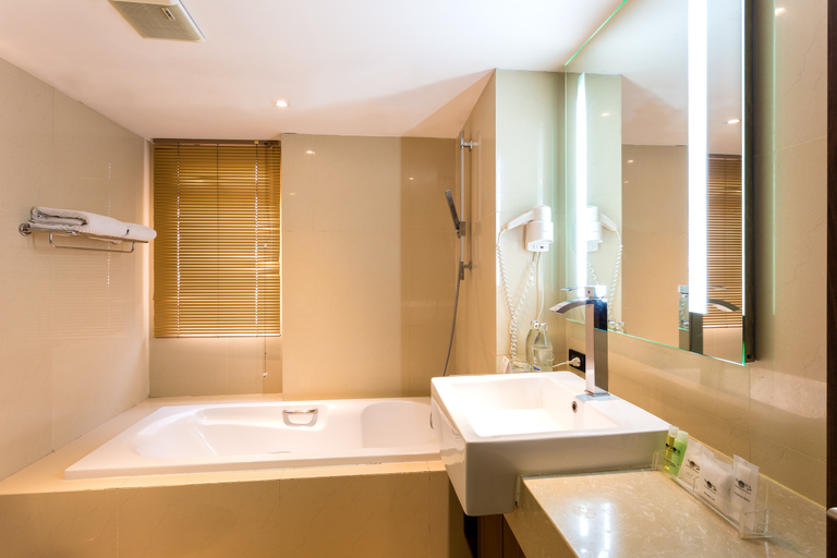 Bathroom 5, Nova Gold Hotel, Pattaya