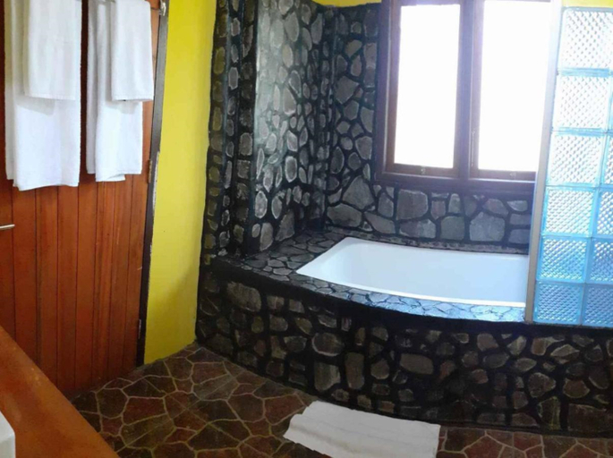 Bathroom 5, Tangkoko Sanctuary Villa, Bitung