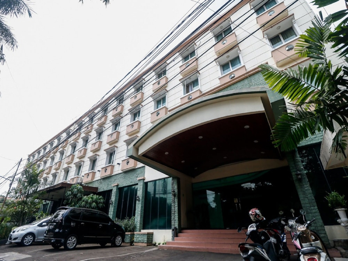 Exterior & Views, RedDoorz Plus near Senopati 2, South Jakarta